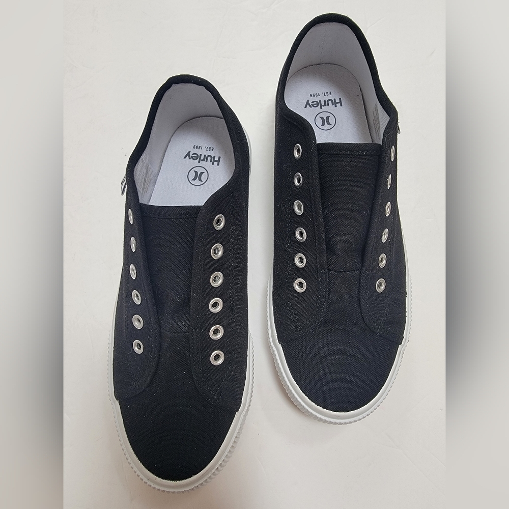 Hurley Womens Chloe No Lace Slip On Black Sneakers Size 8.5 NWOT - Picture 2 of 6